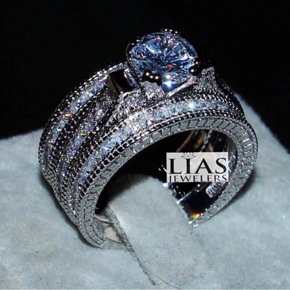 New 18k white wedding ring set